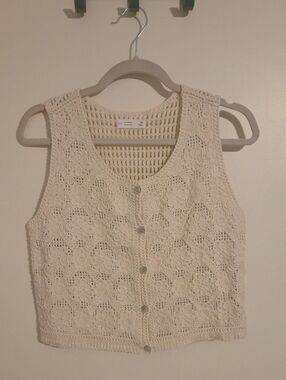 Crochet Floral Button-Front Tank Sweater Vest in Cream